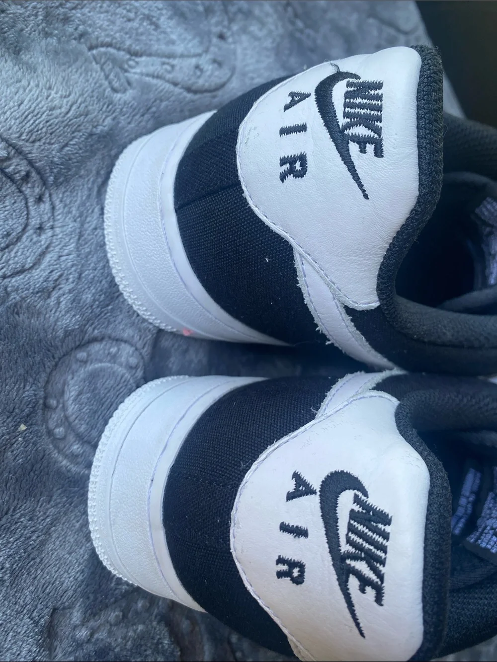 Nike Air Men's Black and White Low-Top Sneakers